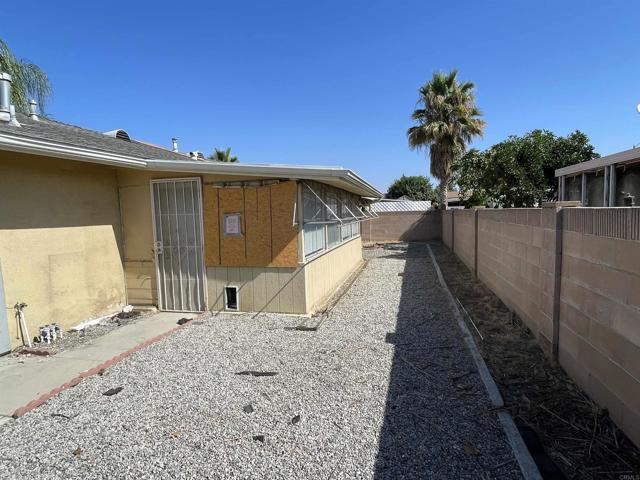 Detail Gallery Image 8 of 36 For 570 S Lyon Ave, Hemet,  CA 92543 - 2 Beds | 2 Baths