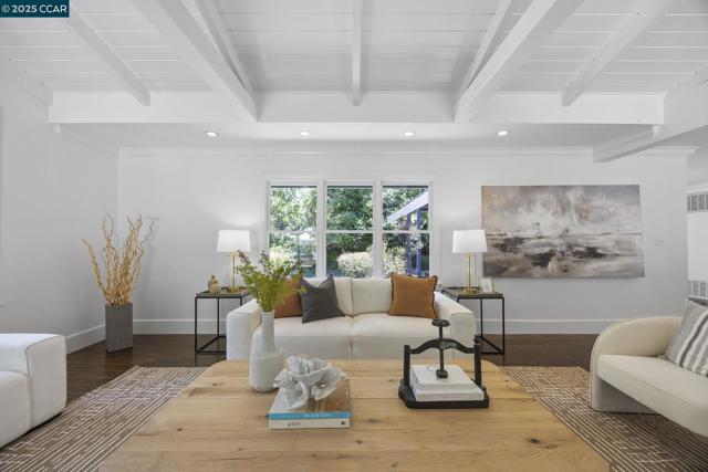 3475 Springhill Rd, Lafayette CA: https://media.crmls.org/mediaz/96336b4b-ef78-42b9-a8c1-1b12024457dc.jpg