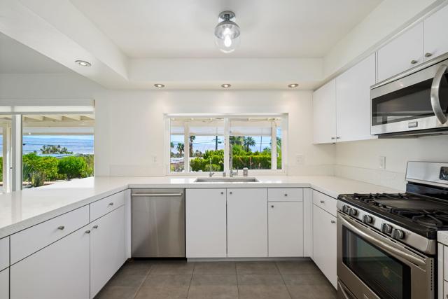 2360 N Palermo Drive, Palm Springs CA: https://media.crmls.org/mediaz/96340969-23be-4b89-94e2-1f7206ed48c5.jpg