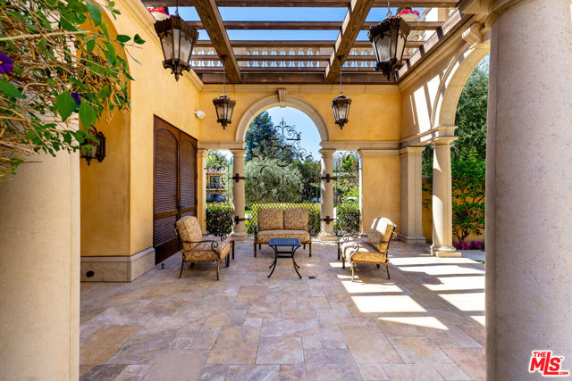 25305 Prado De La Felicidad, Calabasas CA: https://media.crmls.org/mediaz/96345e68-406b-4335-b064-4cacfe77aa44.jpg