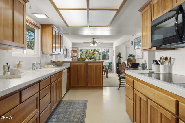 4907 Island View Street, Oxnard CA: https://media.crmls.org/mediaz/96351bf5-cb1b-4239-883b-c5ced8844859.jpg