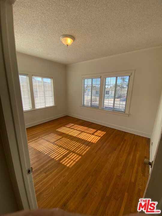 1549 S Wilton Place, Los Angeles CA: https://media.crmls.org/mediaz/96352630-ef94-476f-b789-11d946c9bcbe.jpg