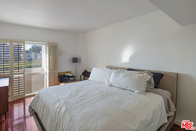1131 Alta Loma Road, West Hollywood CA: https://media.crmls.org/mediaz/9635395b-778b-4249-8b26-2e5627d9077a.jpg