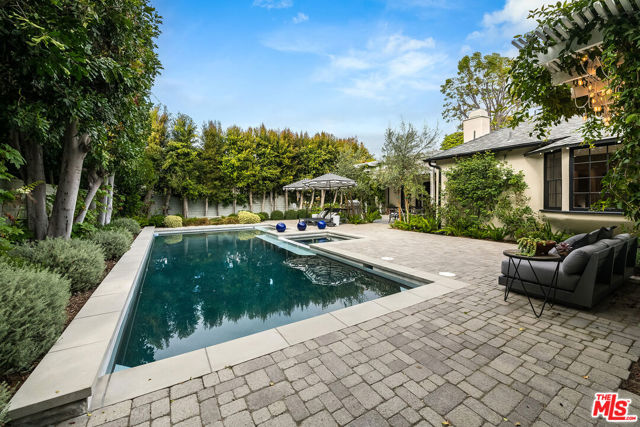 13109 Valley Vista Boulevard, Studio City CA: https://media.crmls.org/mediaz/96353f93-d5ca-46ff-a3e4-b3e27940559e.jpg