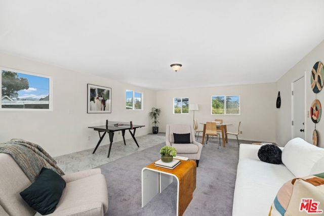 326 N Beachwood Drive, Los Angeles CA: https://media.crmls.org/mediaz/963578fa-0a71-4409-803b-5155af6895be.jpg