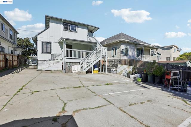 2514 21St Ave, Oakland CA: https://media.crmls.org/mediaz/9635a48d-daa8-43ed-bf00-fec4449ea434.jpg