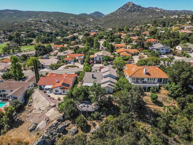 15549 Vista Vicente Dr, Ramona CA: https://media.crmls.org/mediaz/9635ff0d-a2b2-483a-941e-bea26e912ac8.jpg