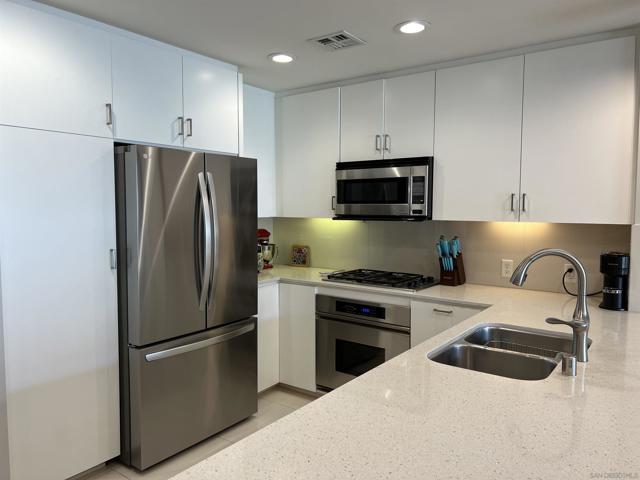 845 Fort Stockton Dr, San Diego CA: https://media.crmls.org/mediaz/963662ed-12bf-4854-aa90-b94d01cd7915.jpg