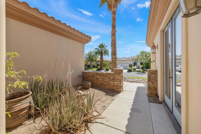 49595 Marne Court, La Quinta CA: https://media.crmls.org/mediaz/963671ad-b9d2-4ed1-849a-664f24956c66.jpg