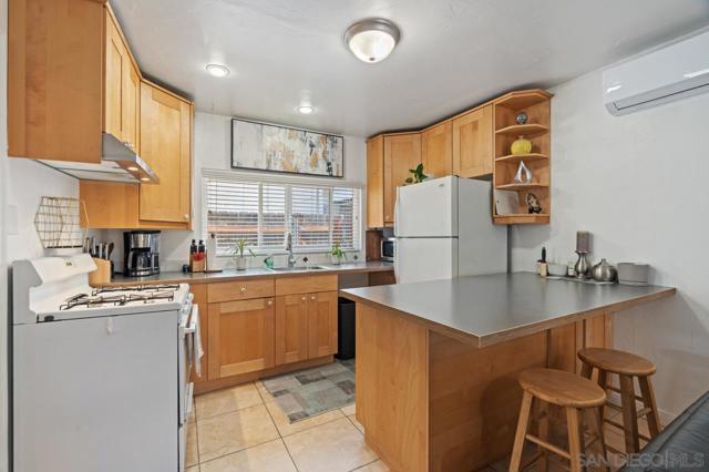 6926 28 Amherst St, San Diego CA: https://media.crmls.org/mediaz/9636ab33-5f93-4fe0-902f-d00f6ee340f0.jpg