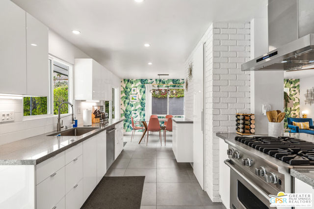 281 E Ocotillo Avenue, Palm Springs CA: https://media.crmls.org/mediaz/9636b6d1-3d3d-4483-b883-e60ae1799d14.jpg