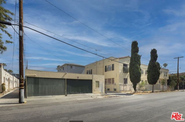 1151 N Kingsley Drive, Los Angeles CA: https://media.crmls.org/mediaz/96372184-eeab-4f5c-bbd9-289135e96783.jpg