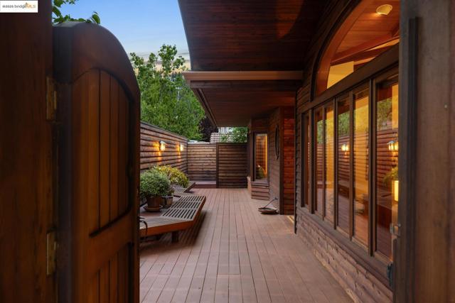 6890 Charing Cross Road, Berkeley CA: https://media.crmls.org/mediaz/963732f1-4764-4200-ba58-6223f8519843.jpg