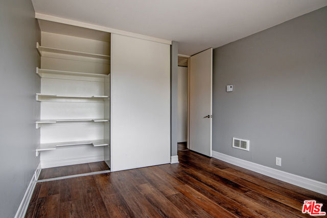 6000 Canterbury Drive, Culver City CA: https://media.crmls.org/mediaz/96375f15-6820-4554-99b3-e94dc0448e08.jpg