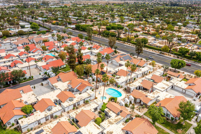 2355 S Gene Autry Trail, Palm Springs CA: https://media.crmls.org/mediaz/9637a905-866a-42a2-9abc-89113c28bfc7.jpg