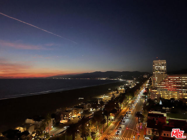 1431 Ocean Avenue, Santa Monica CA: https://media.crmls.org/mediaz/9637d750-3d81-4d08-a401-7767211100ea.jpg