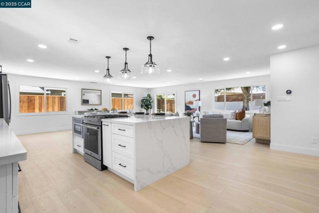 4650 Regina Ln, Concord CA: https://media.crmls.org/mediaz/9637f805-eb77-4518-9ae2-cdb967689517.jpg