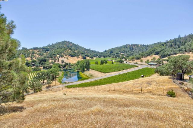 5281 Chiles Pope Valley Rd,  CA: https://media.crmls.org/mediaz/963859c3-5040-471d-a20a-4bf9664dd3f7.jpg