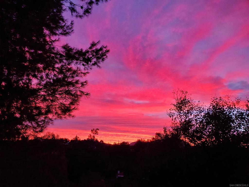 https://media.crmls.org/mediaz/9638e8d1-5260-4a7e-821d-7c27dc39441a.jpg?preset=X-Large