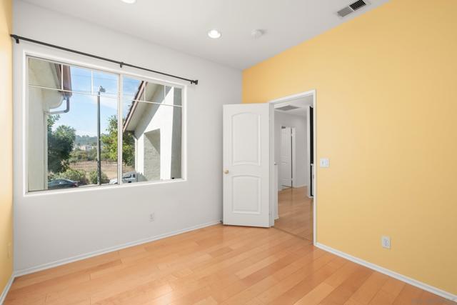 10960 Ivy Hill Dr, San Diego CA: https://media.crmls.org/mediaz/963914b6-ca36-46ef-8111-795dfa2630f6.jpg