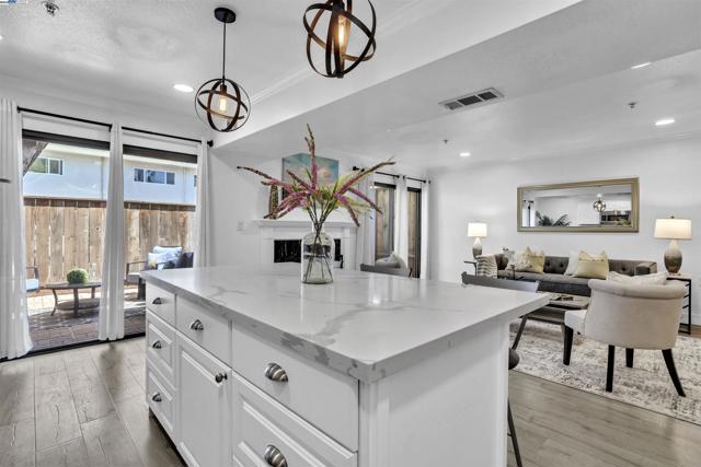 20340 Forest Ave, Castro Valley CA: https://media.crmls.org/mediaz/963936c2-1865-4bc8-accc-ffe7f45c46a4.jpg