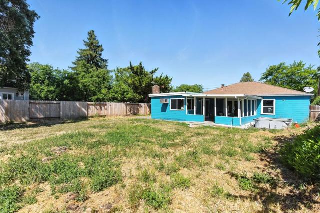3612 Los Flores Avenue, Concord CA: https://media.crmls.org/mediaz/96394b16-ec39-40a8-95b2-4e5f6b4e7f4c.jpg