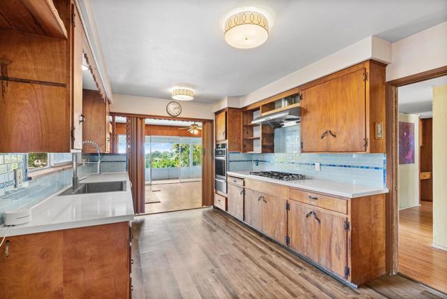 719 Marsolan Ave, Solana Beach CA: https://media.crmls.org/mediaz/963984e5-22c8-4c2e-a1a2-6801b8a3be20.jpg