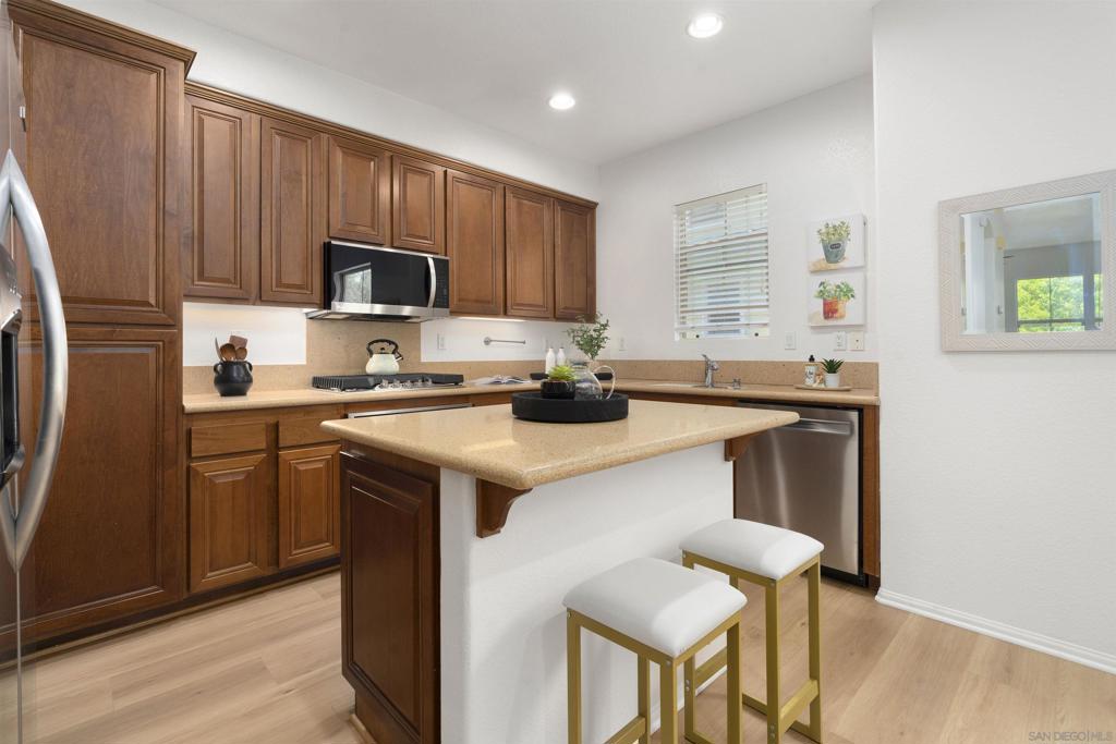 MLS #250031902SD img 17