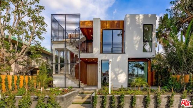 614 5th Avenue Venice, California Come see this fabulous newly constructed 7-bedroom / 8-bath duplex in the heart of Venice. This amazing investment opportunity features a 4-Bdrm / 4.5-Ba top floor unit, which is 3,150 square feet of pure opulence. Everything in this home is new, boasting high end finishes and luxurious living. The ground floor unit, which is 3-Bdrm / 3.5 bath, boasts 2,120 sq. ft of spacious living, while also having all the top shelf finishes you deserve. Each home comes with its own rooftop deck, which offers a spectacular 360 degree panoramic view of the Santa Monica mountains and the city. This home has a private five car garage, including an electric car charging station. Live in one rent out the other or move the entire family into both. Walking distance to the hip and trendy Abbot Kinney and Rose corridor, which offers restaurants, shopping, night life and more. If that weren't enough, it is just a 7-10 minute walk to the beach and the Venice Boardwalk. Hurry, as this one wont last long.