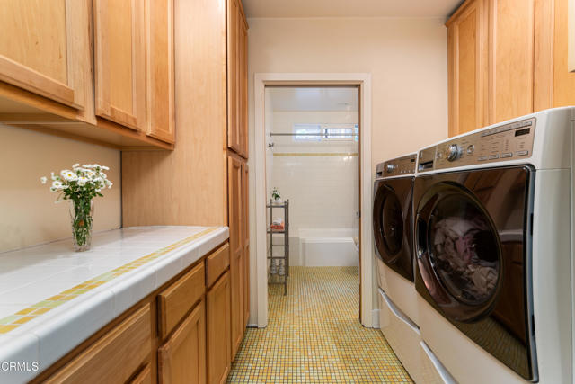 4402 El Camino Corto, La Canada Flintridge CA: https://media.crmls.org/mediaz/963b1cb4-bc3f-4cbb-a1bb-7a138f09f771.jpg