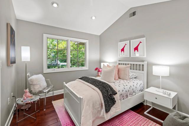 158 Seminary Drive, Menlo Park CA: https://media.crmls.org/mediaz/963b36cf-e438-4860-9e75-5e92a83f0433.jpg