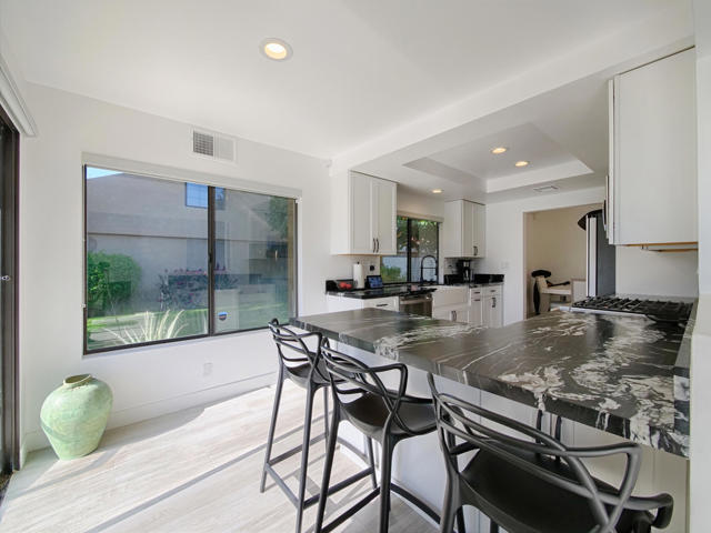 7529 Regency Drive, Palm Springs CA: https://media.crmls.org/mediaz/963b54c0-0e14-4652-8061-5038e55b2f77.jpg