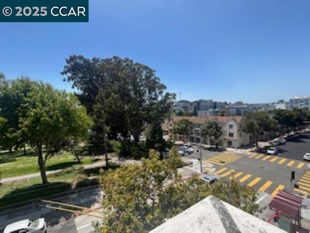 1174 Eddy St, San Francisco CA: https://media.crmls.org/mediaz/963b7bd5-4b18-4856-bd14-6112e9e8b6b1.jpg