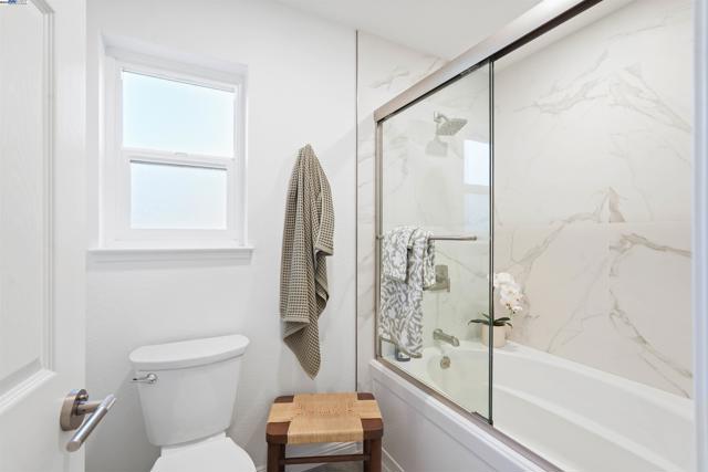 3211 Harvey Ct, Pleasanton CA: https://media.crmls.org/mediaz/963b8020-23a0-4a8f-9c9d-693f0eb9d35e.jpg