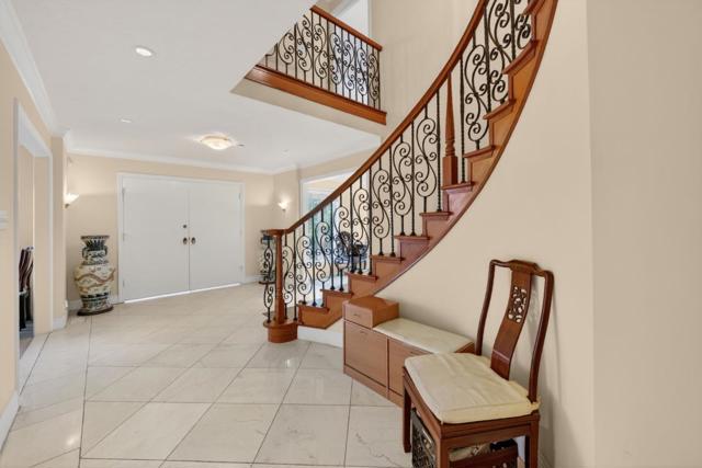 746 Jacaranda Circle, Hillsborough CA: https://media.crmls.org/mediaz/963ba6c0-6d6f-4b7a-b757-95158fa7369b.jpg