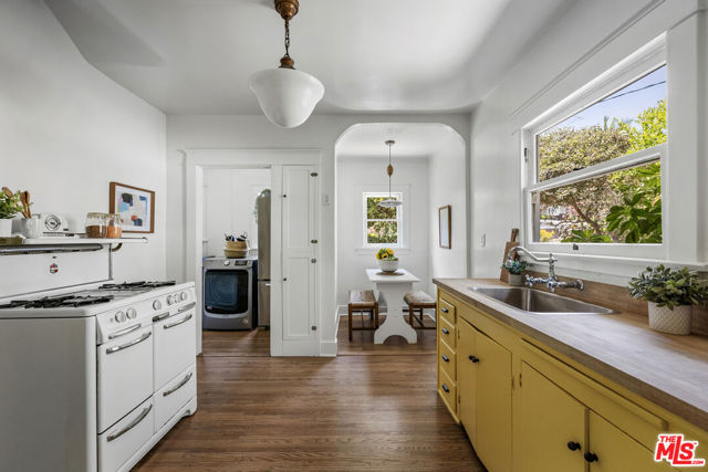 5928 Meridian Street, Los Angeles CA: https://media.crmls.org/mediaz/963bb0ed-510d-4764-b9e1-44a5b5d8166a.jpg