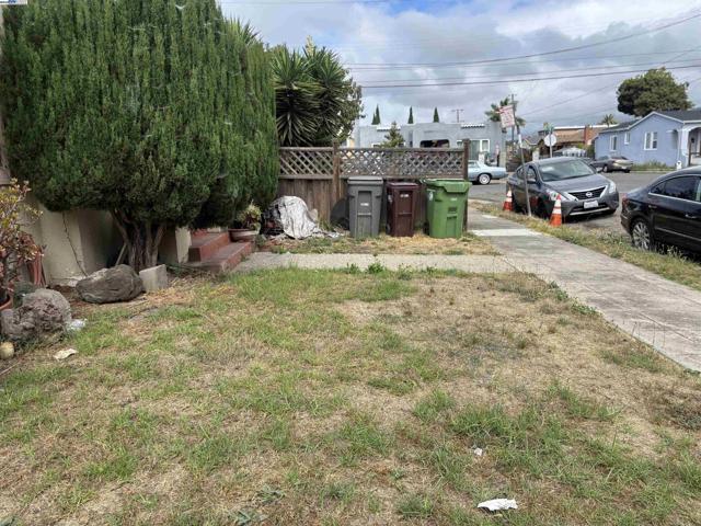 7807 WELD, Oakland CA: https://media.crmls.org/mediaz/963bc1ea-9f37-4cb0-b187-3bf01e538557.jpg