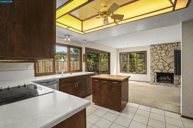 220 Daylight Pl, Danville CA: https://media.crmls.org/mediaz/963bf383-d0f1-46d7-ba16-bacb112feadb.jpg