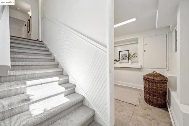 1301 Mountain Blvd, Oakland CA: https://media.crmls.org/mediaz/963c102d-ae73-411b-89c4-d126772c5d07.jpg