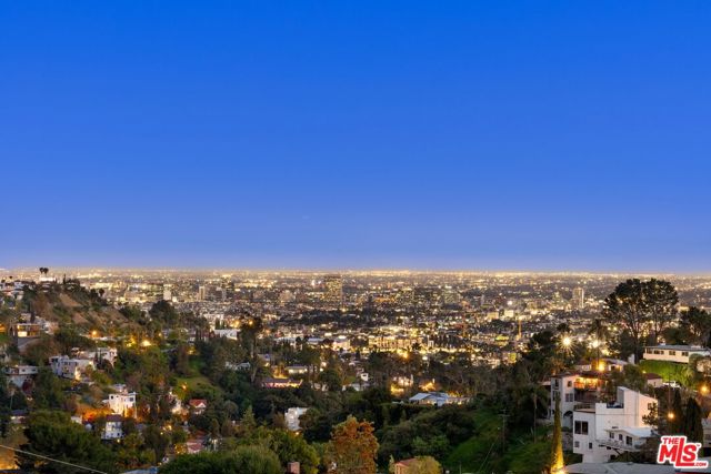 2860 Hollyridge Drive, Los Angeles CA: https://media.crmls.org/mediaz/963c648d-42a0-4c4d-9efc-40b720ec540b.jpg