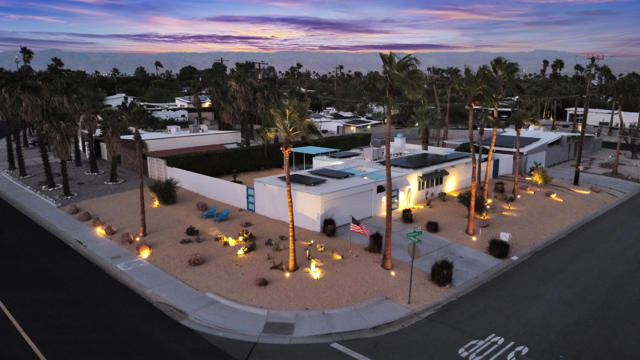 600 E Alexander Way, Palm Springs CA: https://media.crmls.org/mediaz/963d6369-0489-4509-a9a2-e704b322052a.jpg