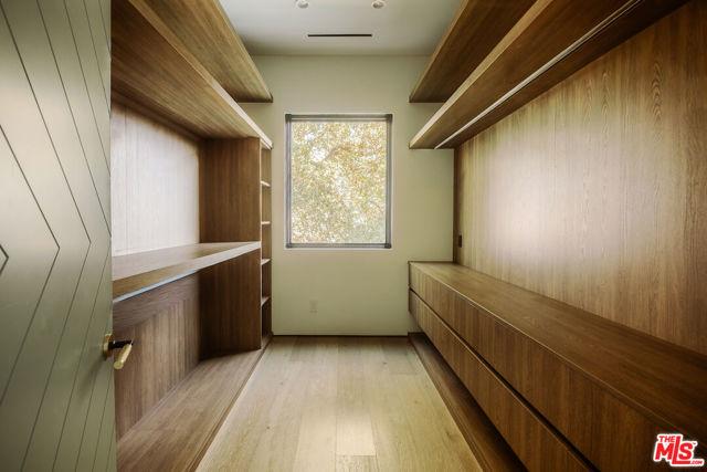 13331 Mulholland Drive, Beverly Hills CA: https://media.crmls.org/mediaz/963d9990-eaea-4e56-89cf-7ee74c3d2b22.jpg