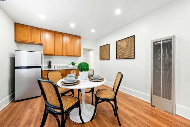 2539 Grande Vista Ave, Oakland CA: https://media.crmls.org/mediaz/963df277-78a4-4b1f-9aa1-ef5c8d652f90.jpg