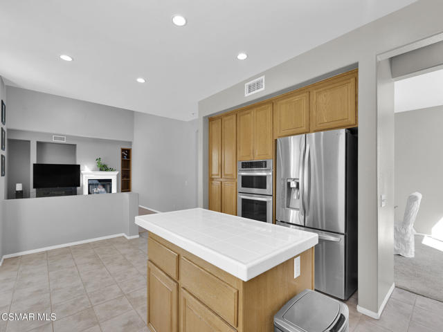 659 N Muirfield Avenue, Simi Valley CA: https://media.crmls.org/mediaz/963e5083-82e1-4c23-bb28-f437372f4d2f.jpg
