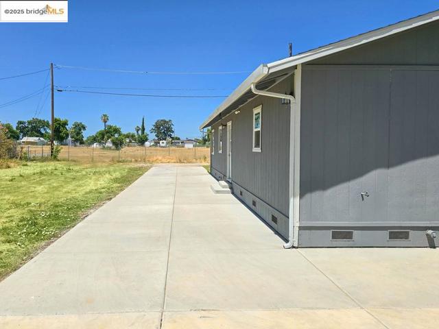 4585 Summer St, Olivehurst CA: https://media.crmls.org/mediaz/963e9823-34b6-4cf7-92dc-6c10f5fd72a7.jpg