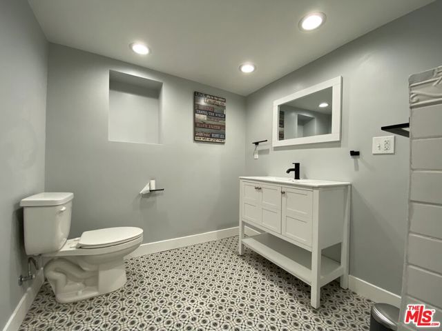 84 N Palm Street, Ventura CA: https://media.crmls.org/mediaz/963ea3e9-d994-4ac1-a39a-7386f4df3b7c.jpg
