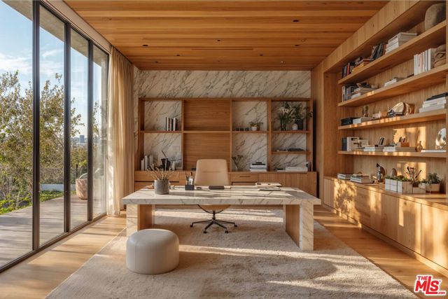 1510 N Tigertail Road, Los Angeles CA: https://media.crmls.org/mediaz/963ea900-2109-4558-9509-4e12e6b046ef.jpg
