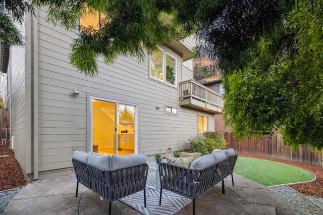 389 Avenue Granada, El Granada CA: https://media.crmls.org/mediaz/963f7b02-9145-4024-9cd7-103153bb2426.jpg