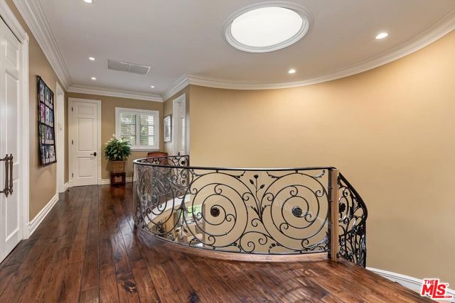 9355 Kirkside Road, Los Angeles CA: https://media.crmls.org/mediaz/963fa2ca-c5ee-4b7d-9e0c-6e196e1a1b4d.jpg