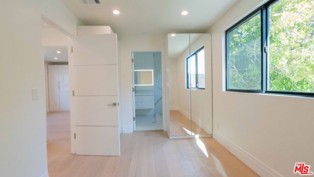 10520 Ashton Avenue, Los Angeles CA: https://media.crmls.org/mediaz/963fc29a-737e-4827-9a89-09e870841a99.jpg